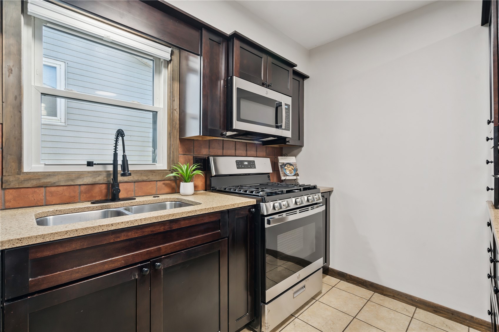 1536 Woodside Drive NW Cedar Rapids IA 52405
