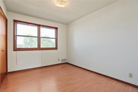 2815 Glen Elm NE Cedar Rapids IA 52402