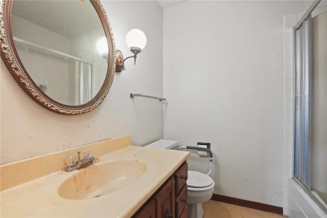 2815 Glen Elm NE Cedar Rapids IA 52402