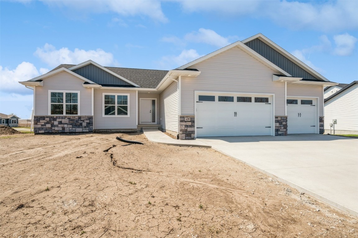 629 Pointer Circle Center Point IA 52213