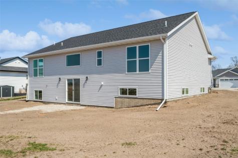 629 Pointer Circle Center Point IA 52213