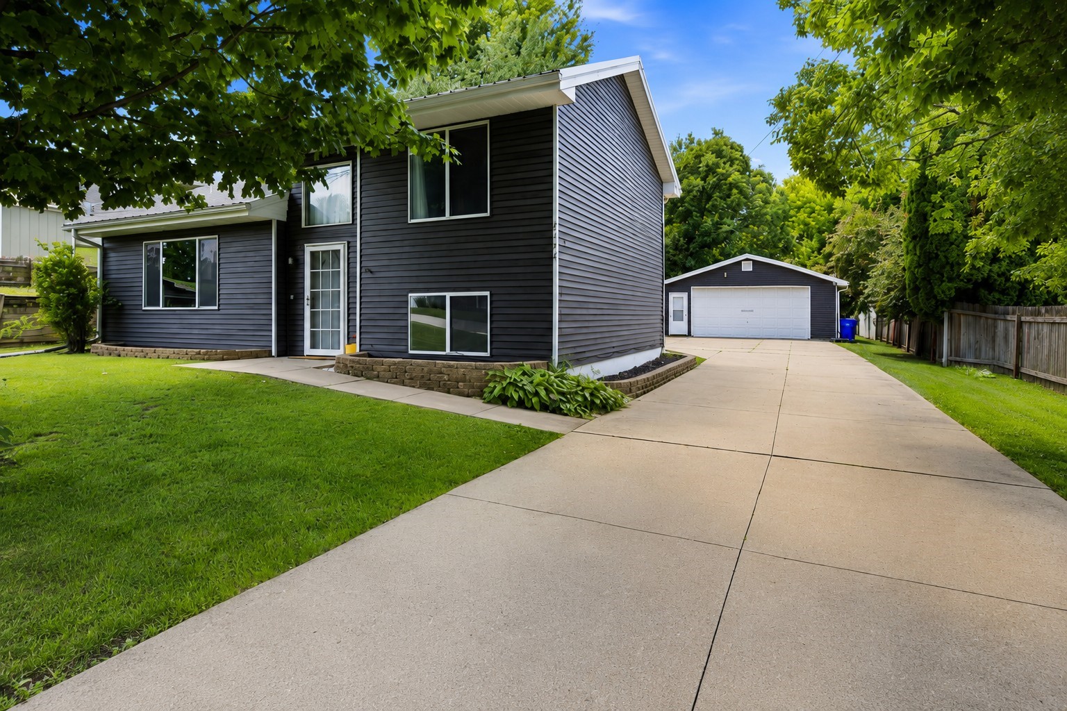 2154 26th Street NW Cedar Rapids IA 52405