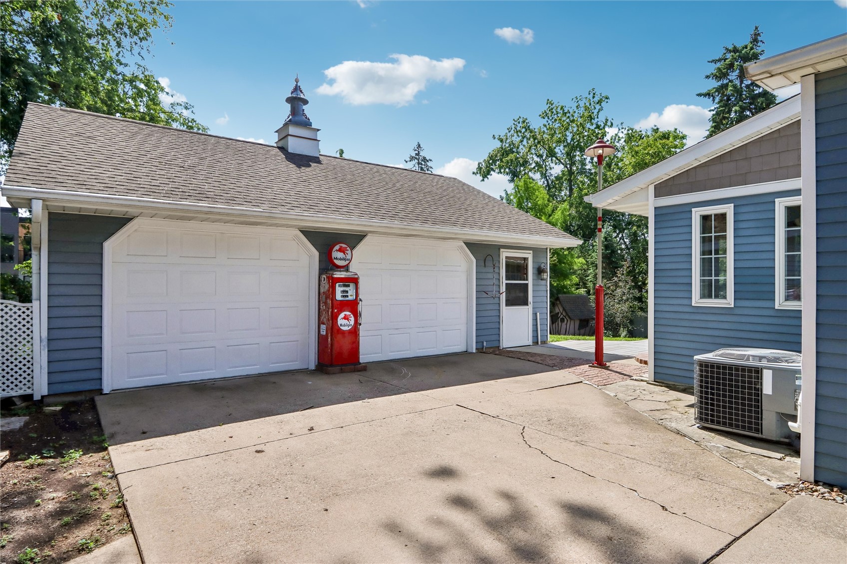 532 Olive Street Iowa City IA 52246