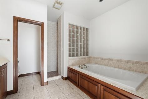 6500 White Gate Court Marion IA 52302