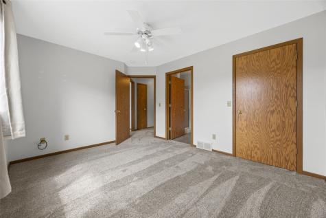 1220 44th Street Marion IA 52302