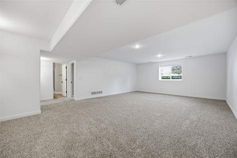19 Eversull Lane Iowa City IA 52245