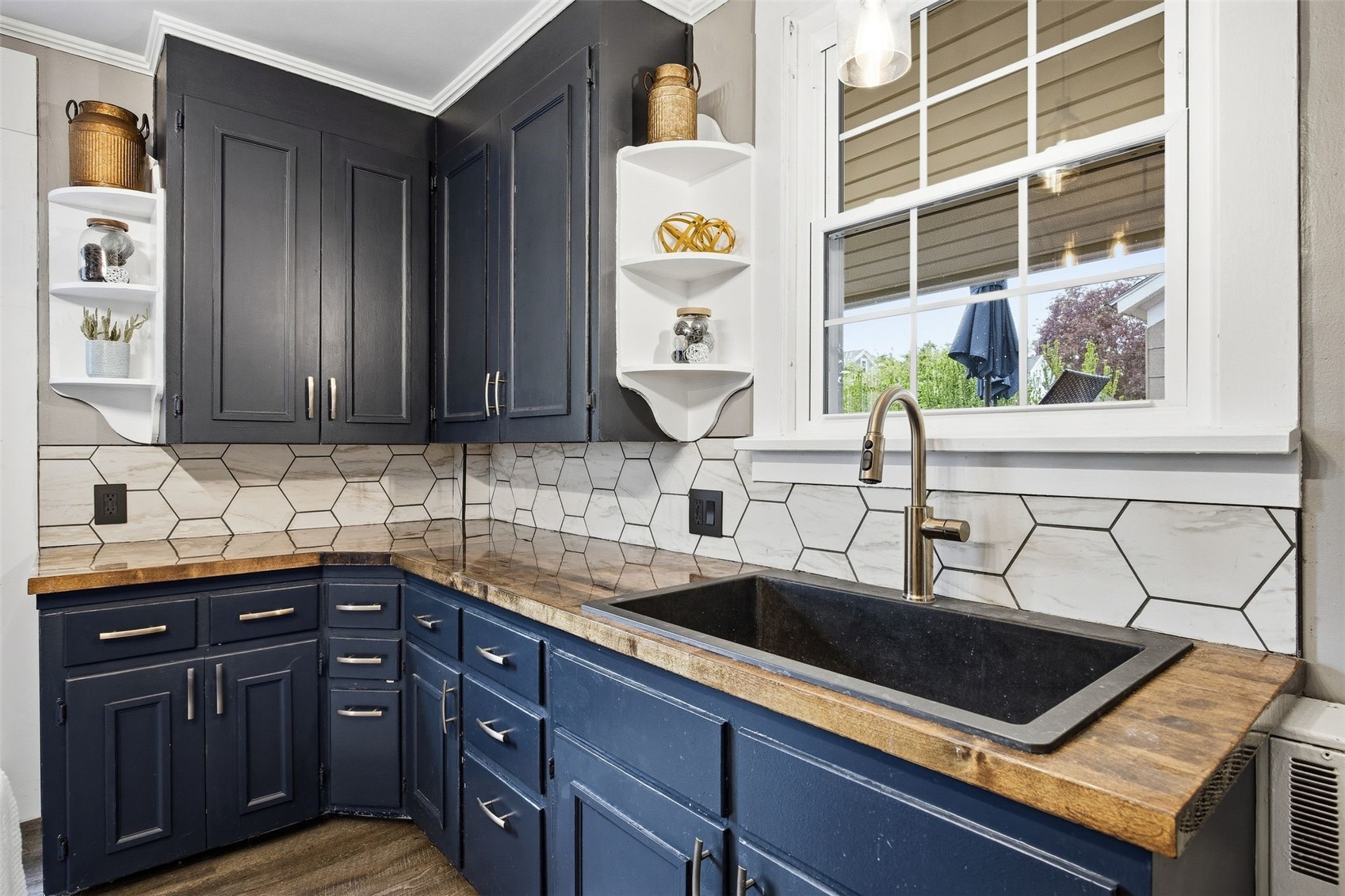 4410 F Street Amana IA 52203