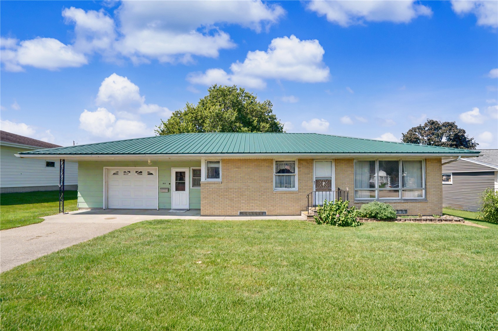 901 Mckinley Avenue Lowden IA 52255