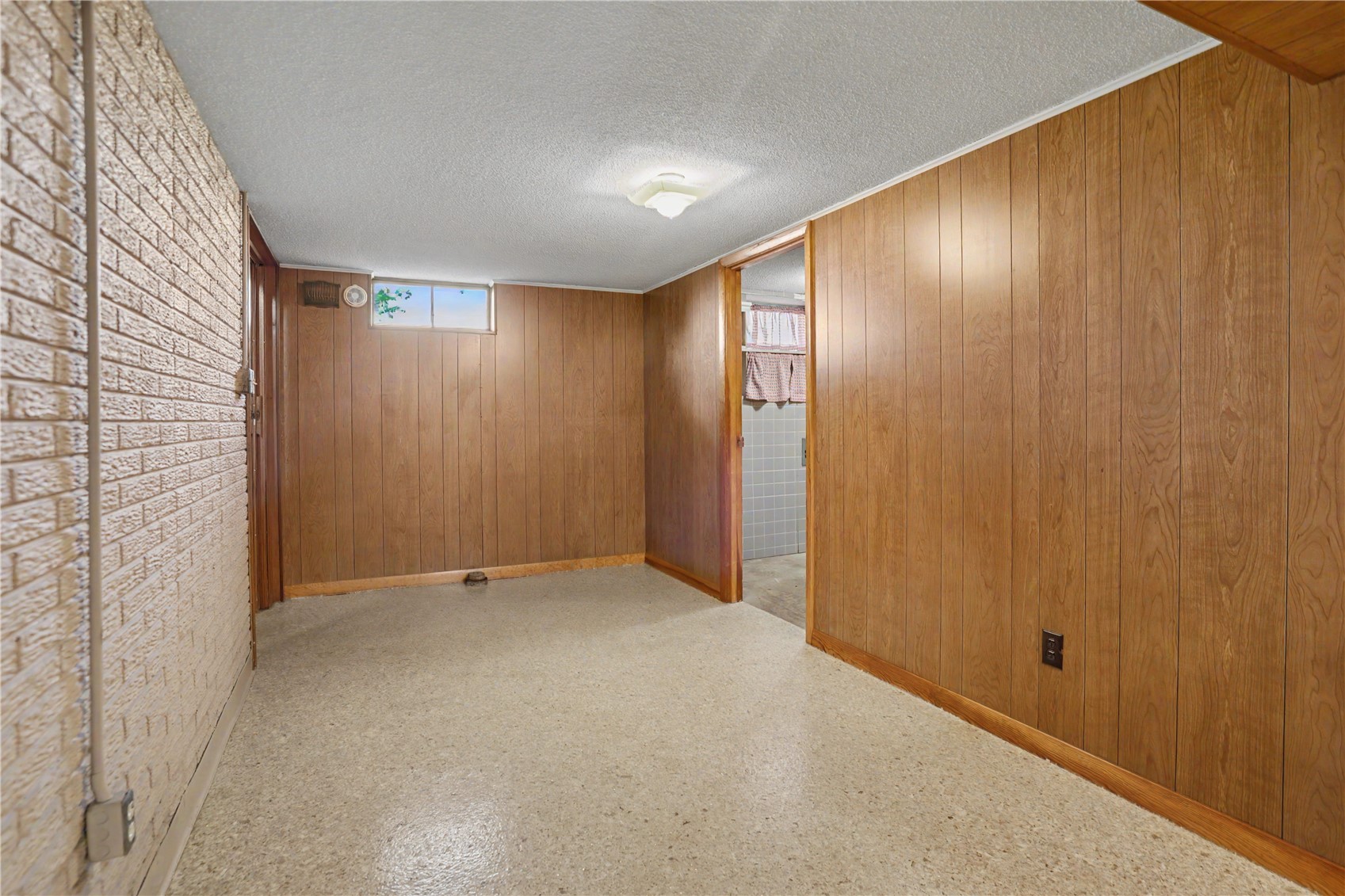 901 Mckinley Avenue Lowden IA 52255
