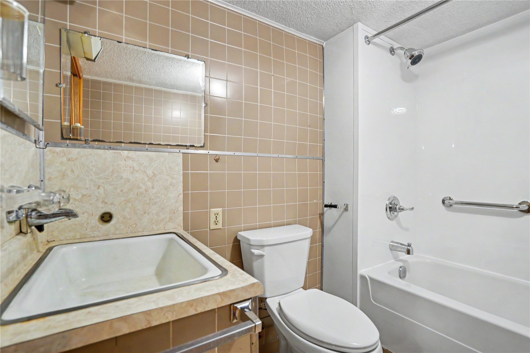 901 Mckinley Avenue Lowden IA 52255
