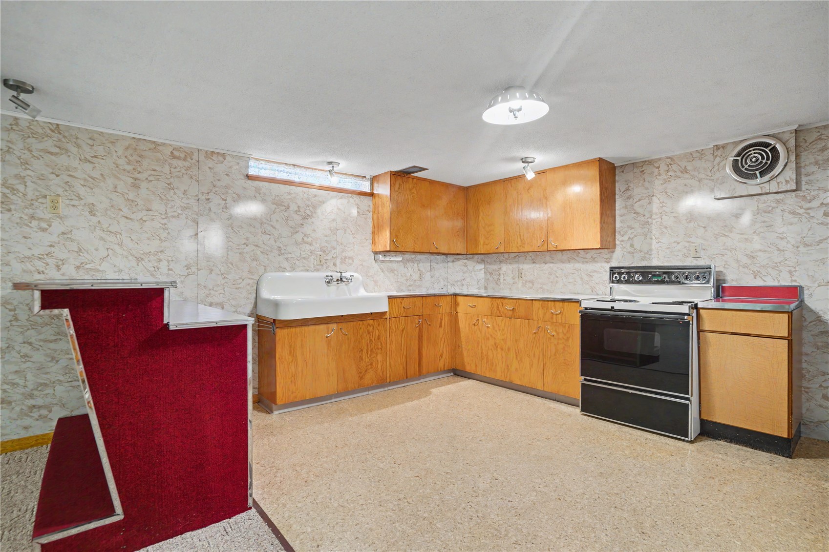 901 Mckinley Avenue Lowden IA 52255
