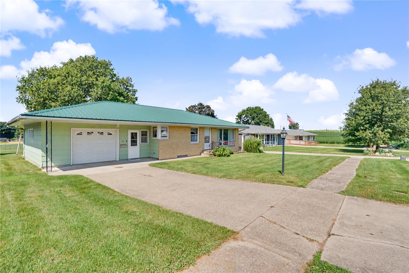 901 Mckinley Avenue Lowden IA 52255
