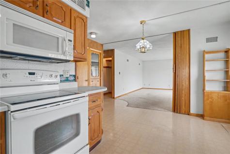 901 Mckinley Avenue Lowden IA 52255