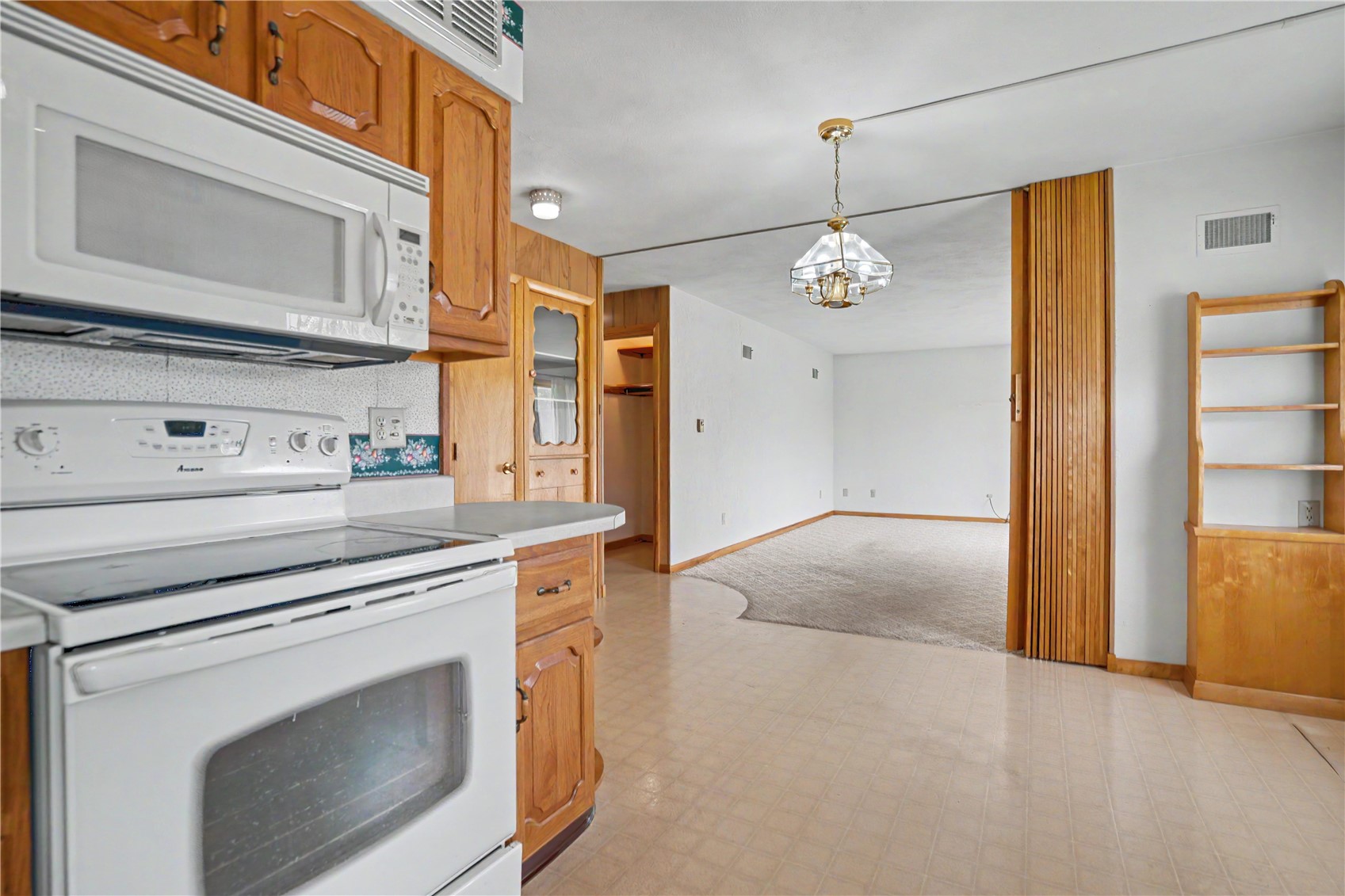 901 Mckinley Avenue Lowden IA 52255