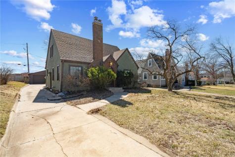 217 23rd Street Drive Cedar Rapids IA 52403