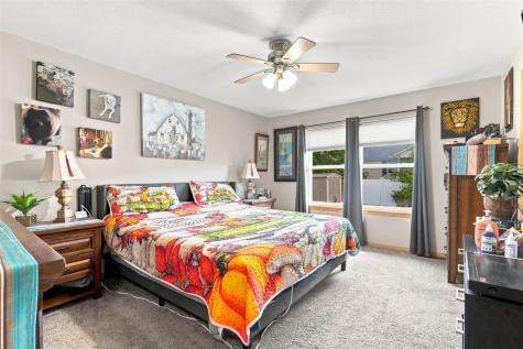 7916 Westfield Drive NE Cedar Rapids IA 52402