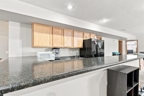 7916 Westfield Drive NE Cedar Rapids IA 52402