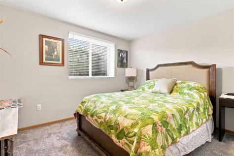 7916 Westfield Drive NE Cedar Rapids IA 52402