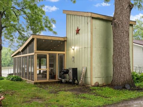 5051 22nd Avenue Mt Auburn IA 52313