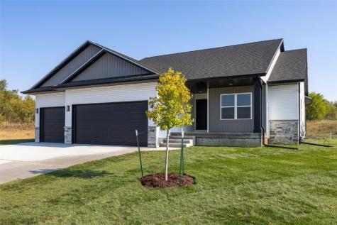 3340 Village Way Robins IA 52328