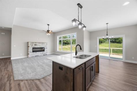 3340 Village Way Robins IA 52328