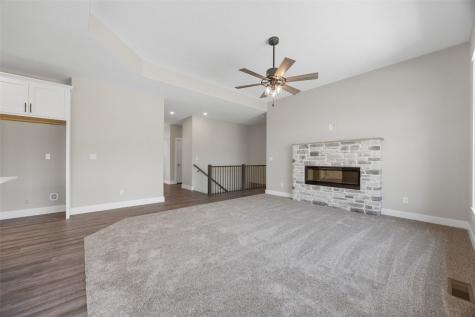 3340 Village Way Robins IA 52328
