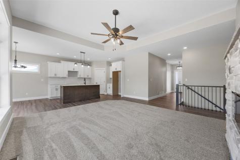 3340 Village Way Robins IA 52328