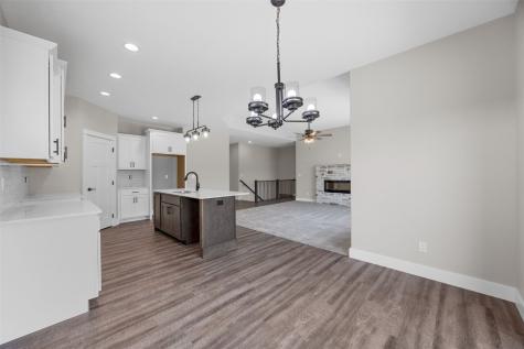 3340 Village Way Robins IA 52328