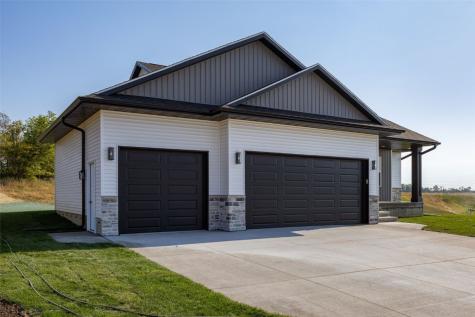 3340 Village Way Robins IA 52328