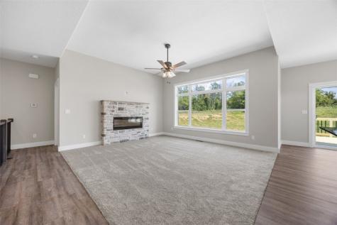 3340 Village Way Robins IA 52328