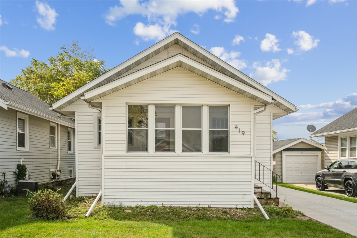 419 33rd Street NE Cedar Rapids IA 52402