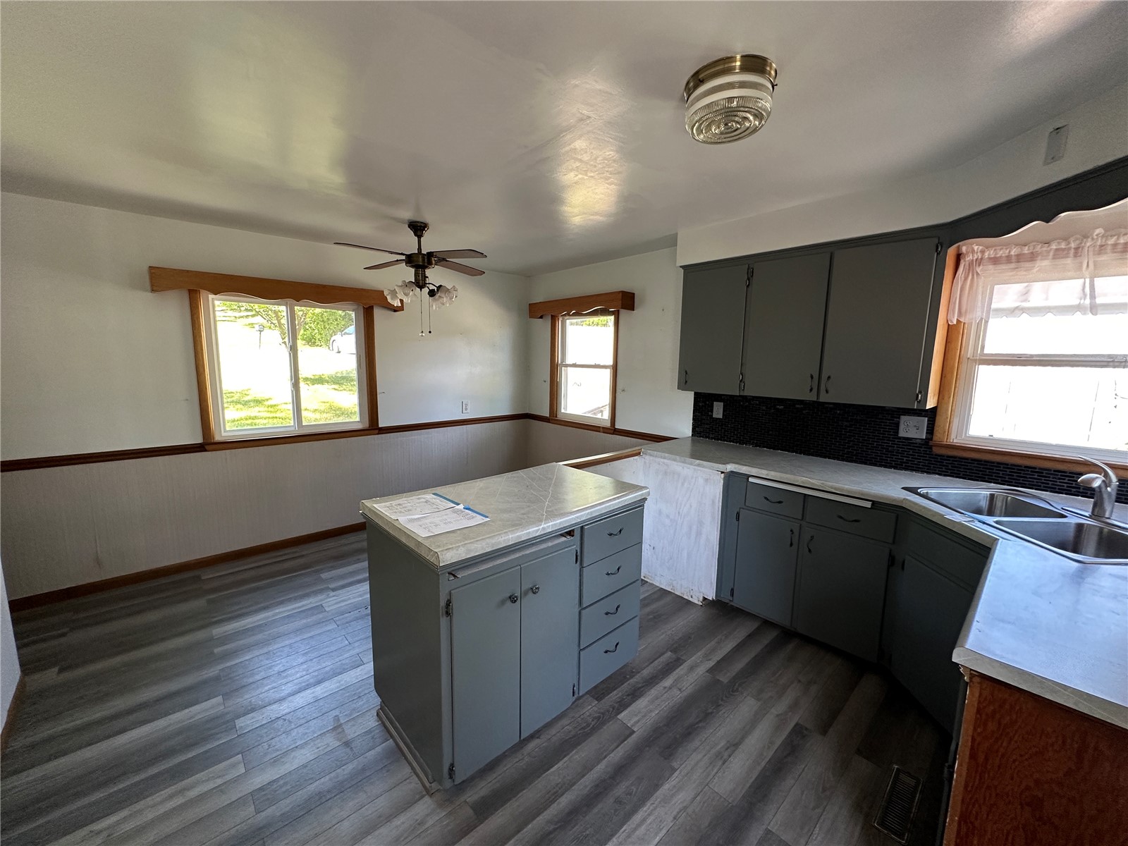 2815 Waveland Drive NW Cedar Rapids IA 52405