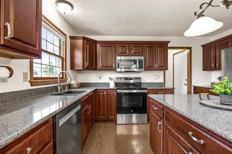 6907 Rockingham Drive SW Cedar Rapids IA 52404