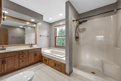 6907 Rockingham Drive SW Cedar Rapids IA 52404