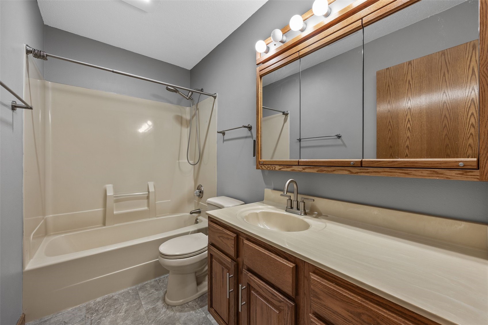 6907 Rockingham Drive SW Cedar Rapids IA 52404