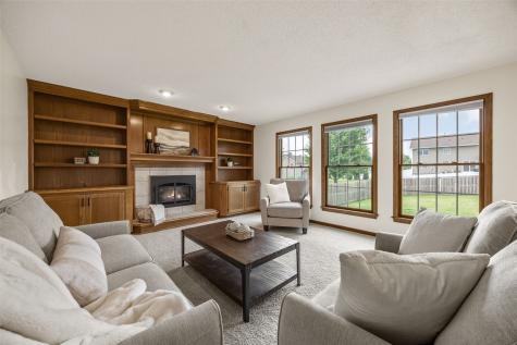 6907 Rockingham Drive SW Cedar Rapids IA 52404