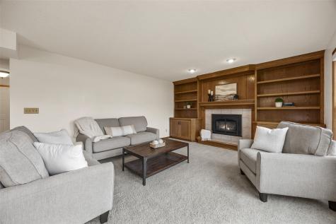 6907 Rockingham Drive SW Cedar Rapids IA 52404
