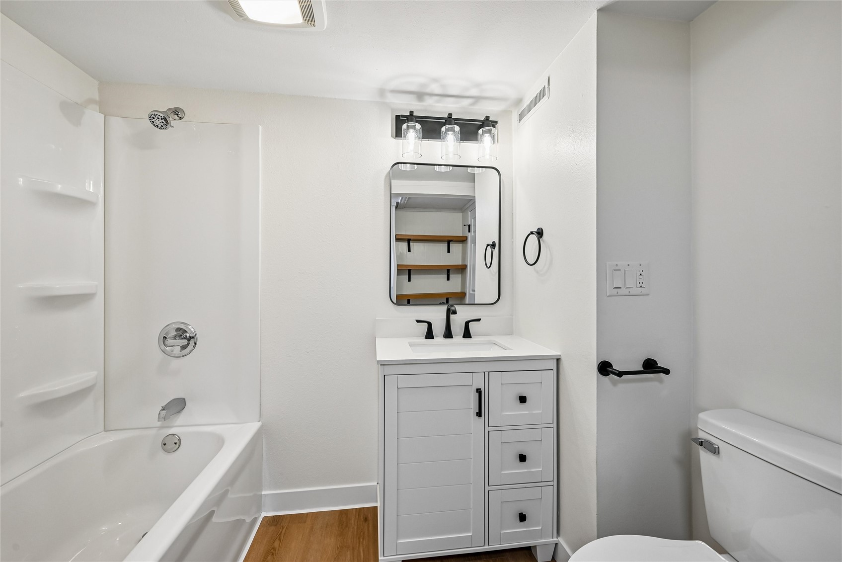 1512 Rainbow Drive Belle Plaine IA 52208