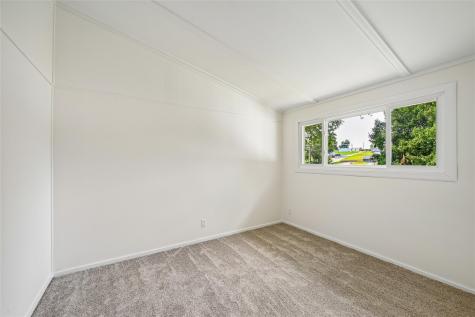 1512 Rainbow Drive Belle Plaine IA 52208