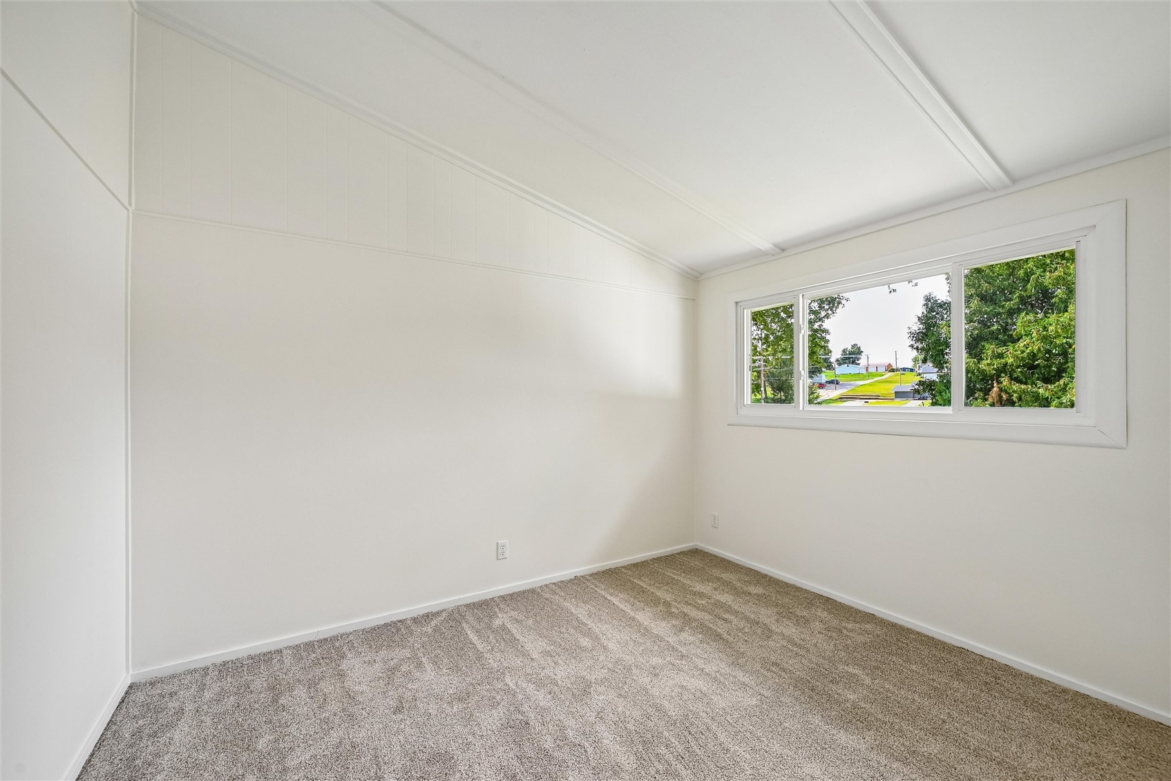 1512 Rainbow Drive Belle Plaine IA 52208