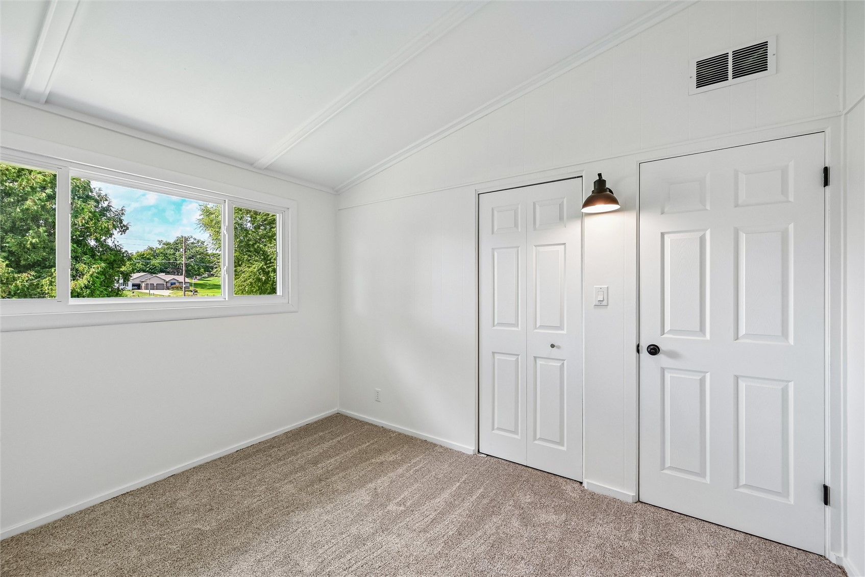 1512 Rainbow Drive Belle Plaine IA 52208