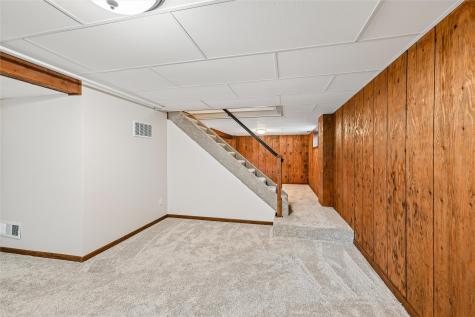 1512 Rainbow Drive Belle Plaine IA 52208