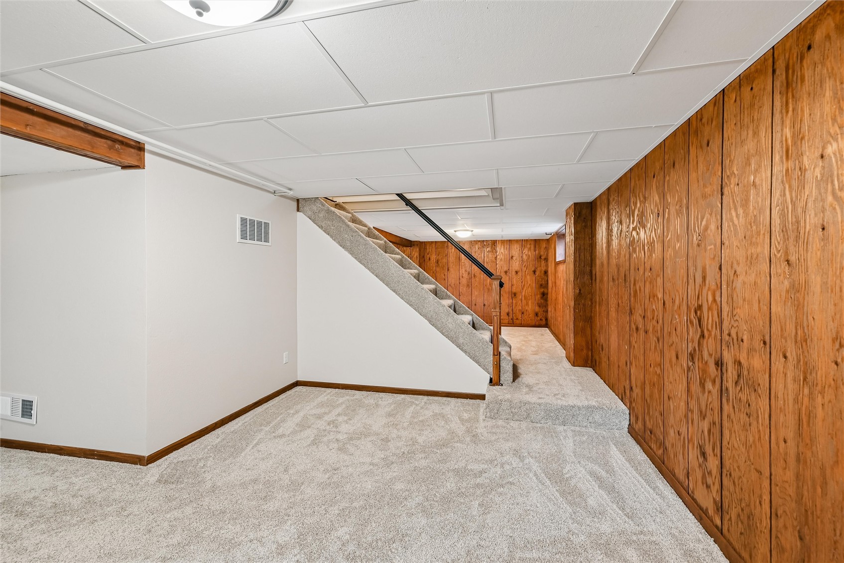 1512 Rainbow Drive Belle Plaine IA 52208