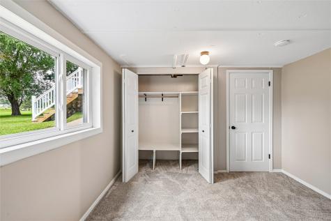 1512 Rainbow Drive Belle Plaine IA 52208