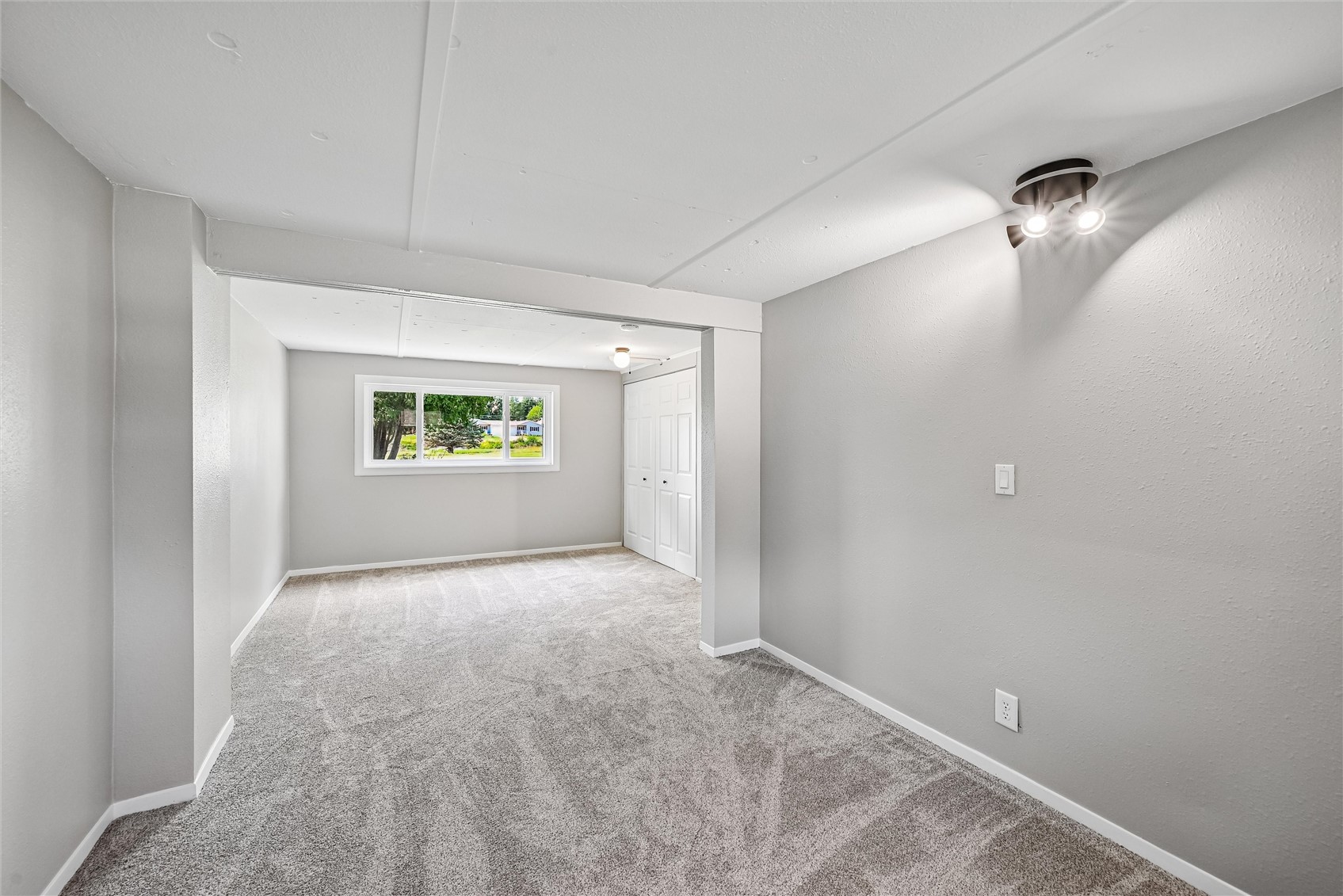 1512 Rainbow Drive Belle Plaine IA 52208