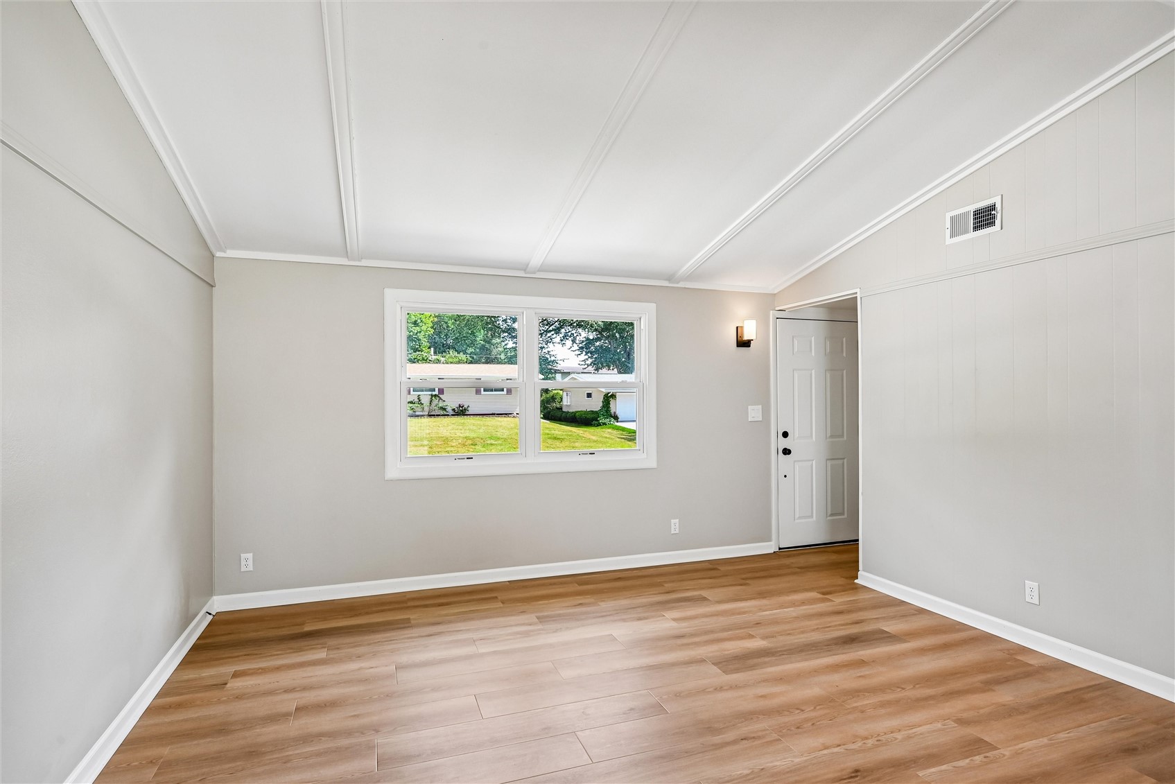1512 Rainbow Drive Belle Plaine IA 52208