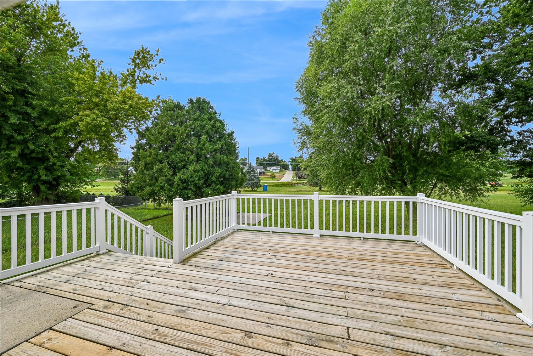 1512 Rainbow Drive Belle Plaine IA 52208