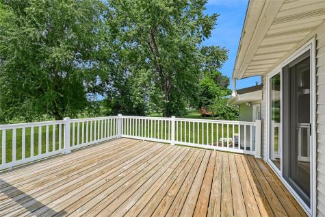 1512 Rainbow Drive Belle Plaine IA 52208