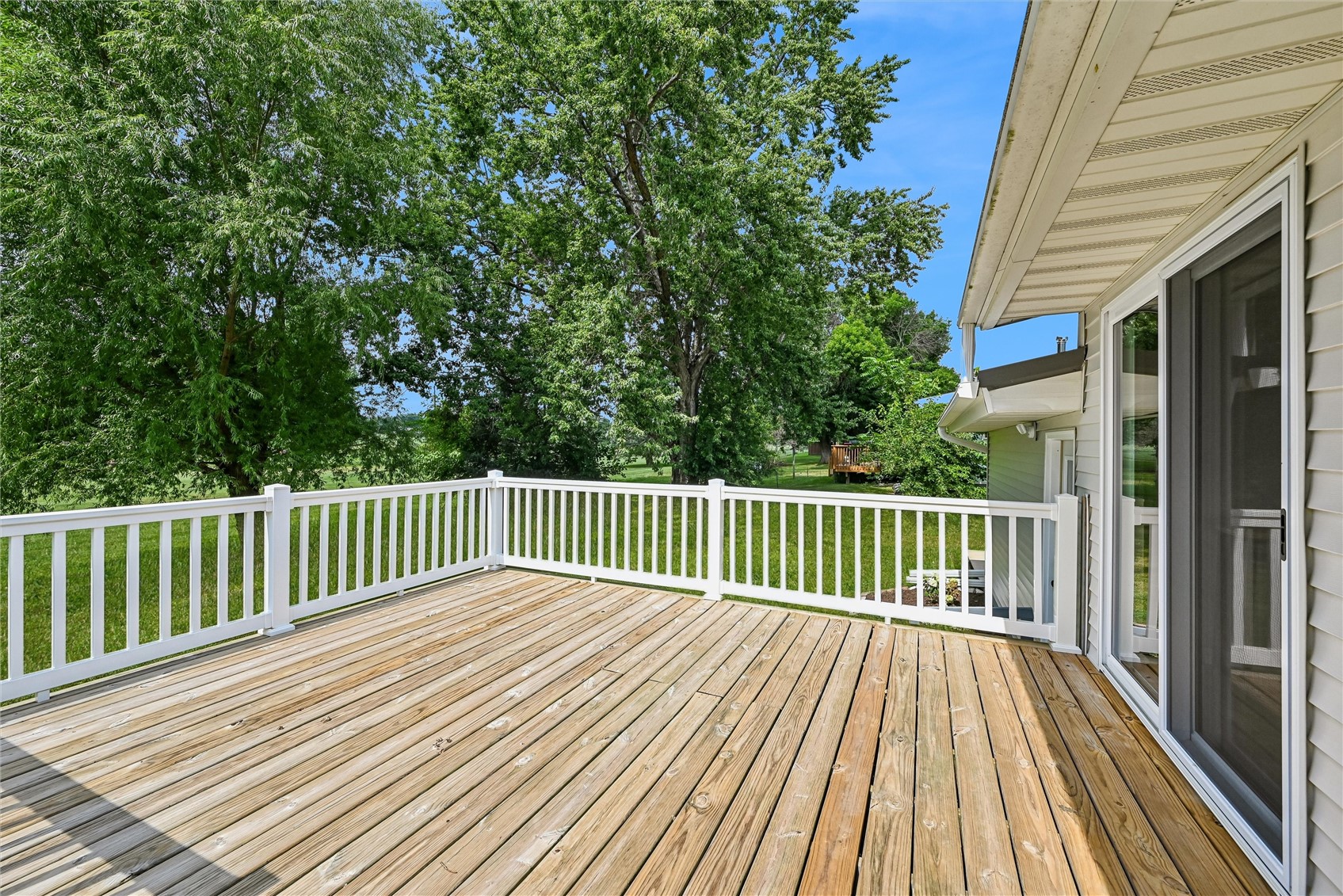 1512 Rainbow Drive Belle Plaine IA 52208