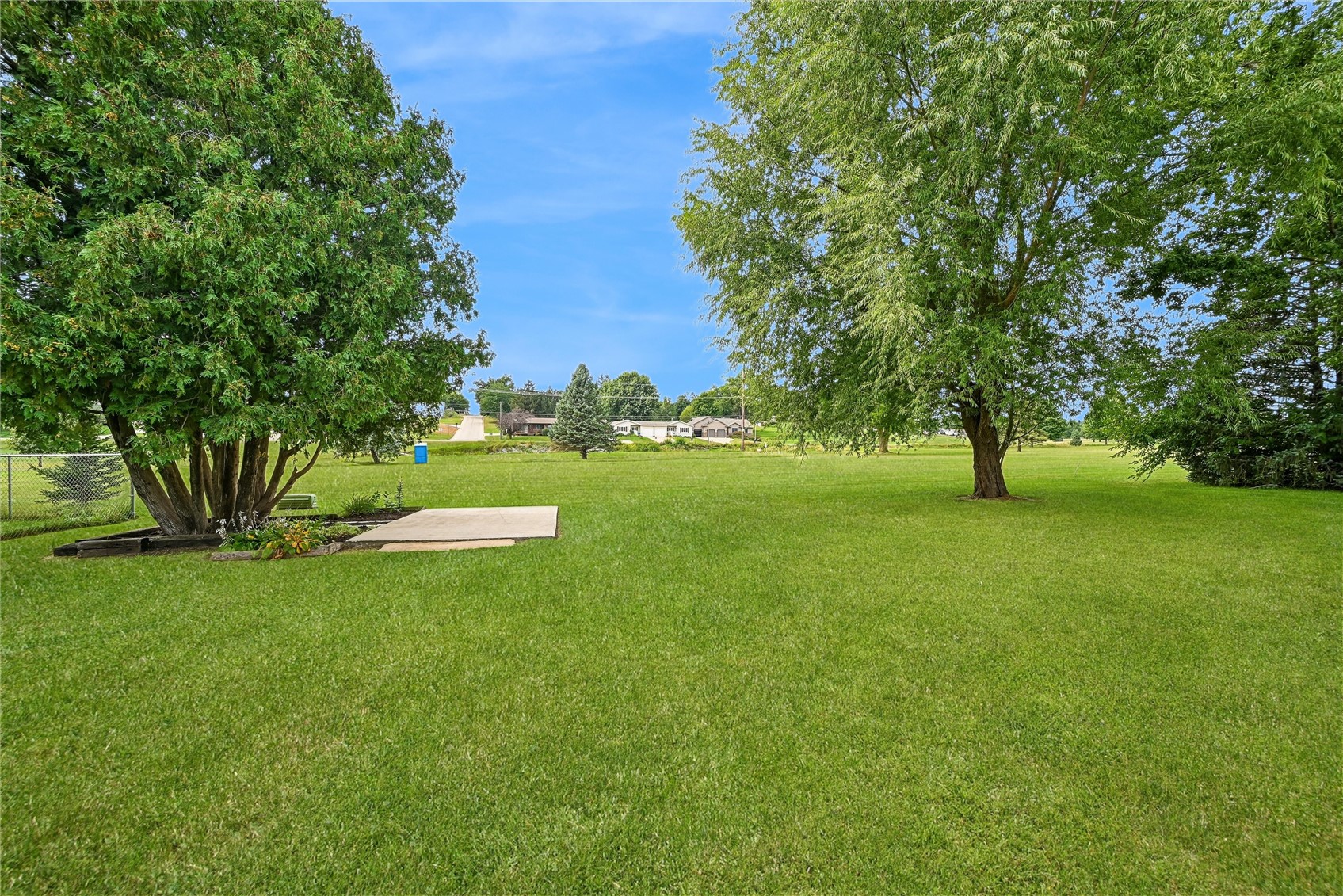 1512 Rainbow Drive Belle Plaine IA 52208